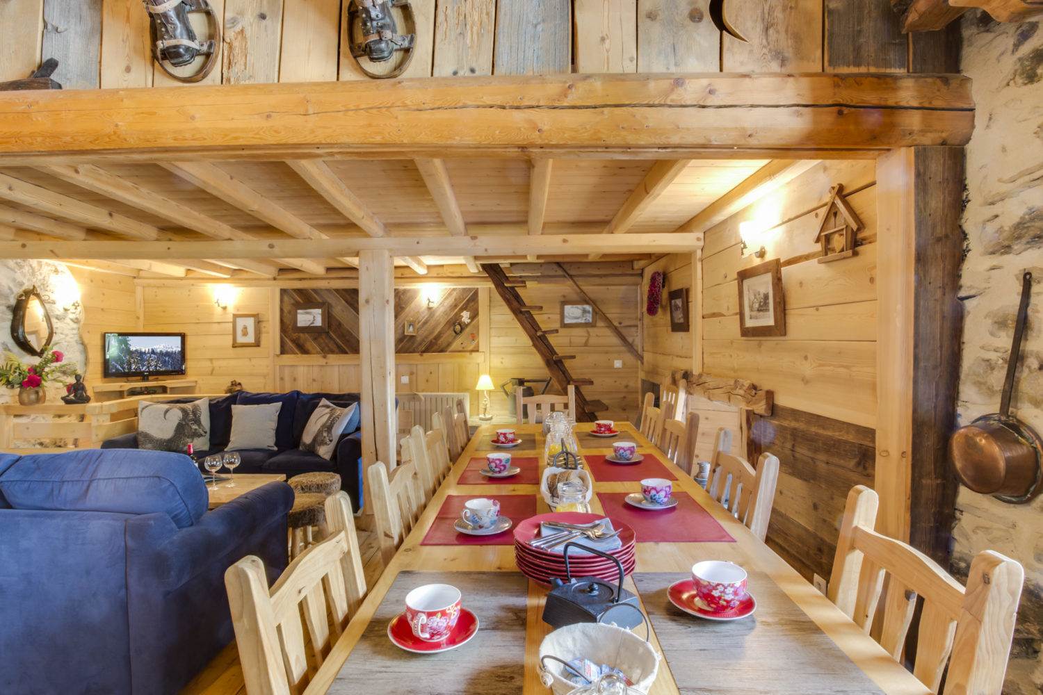 Chalet Ariane Dining Area